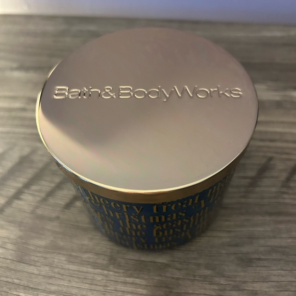 Bath & Body Works Crunchy English Toffee 3 Wick Candle - Blue Gold Candle - Picture 2 of 6